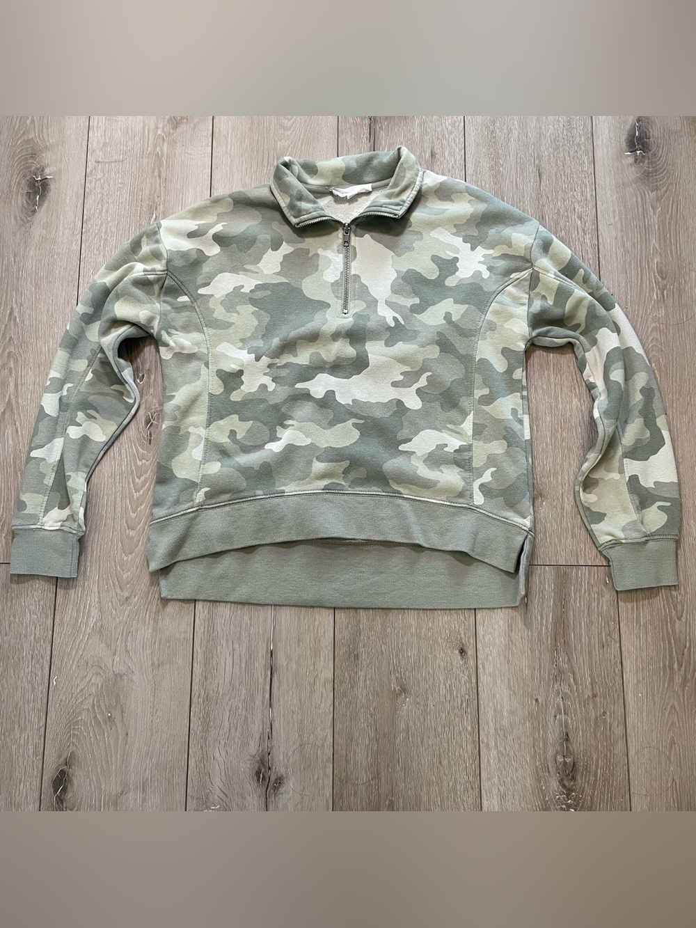 Hippie Rose Camo Quarter-Zip Pullover Medium Athleisure Streetwear Cozy
